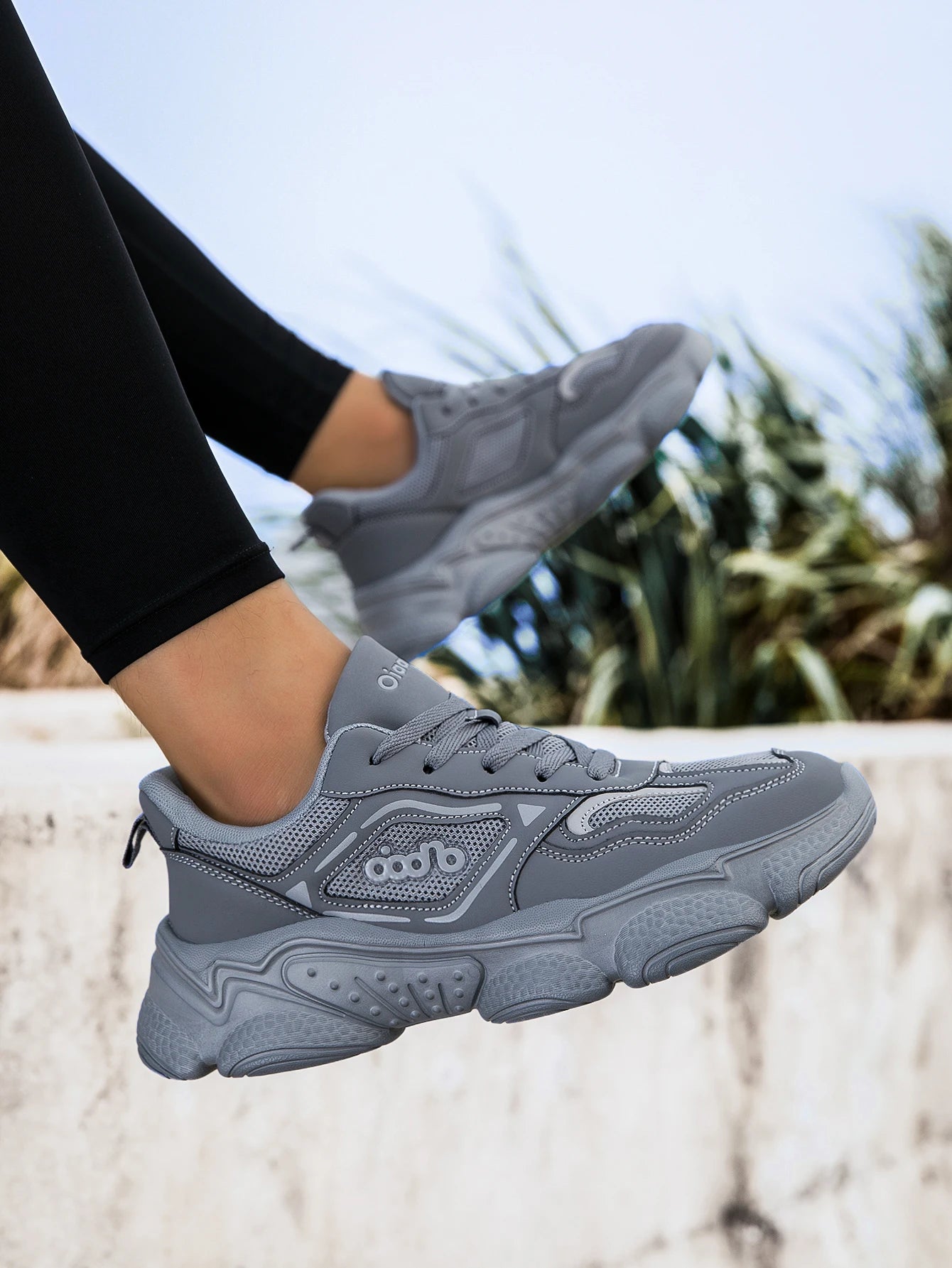 Oiaano Unisex Wide Toe Barefoot Running Shoes – Leather and Breathable Mesh Minimalist Casual Sneakers